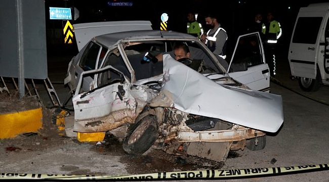 Muğla'da kamyon ile otomobil çarpıştı: 2 ölü.