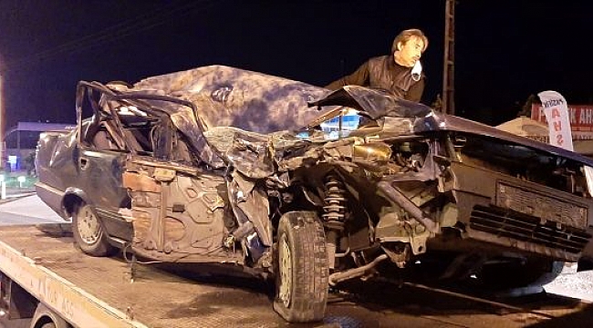 Ordu'da park halindeki kamyona çarpan otomobilin sürücüsü ağır yaralandı.