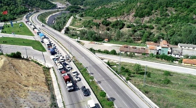 Seyahat kısıtlaması kaldırılan çay üreticileri üst düzey önlemlerle memleketlerine akın ediyor.