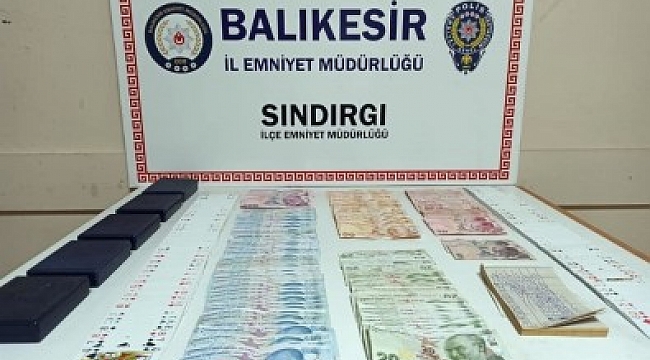 Sındırgı'da Kumarhaneye Çevrilen Eve Şok Baskın.