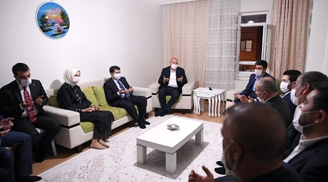 Bakan Soylu'dan, Barış Çakan'ın ailesine taziye ziyareti.