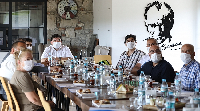 Başkan Kılıç’tan üzüm hamlesi - Üzüm Çalıştayı rotayı belirledi: 12 dönümlük razakı, coğrafi işaret - Buca razakısı küllerinden doğuyor.