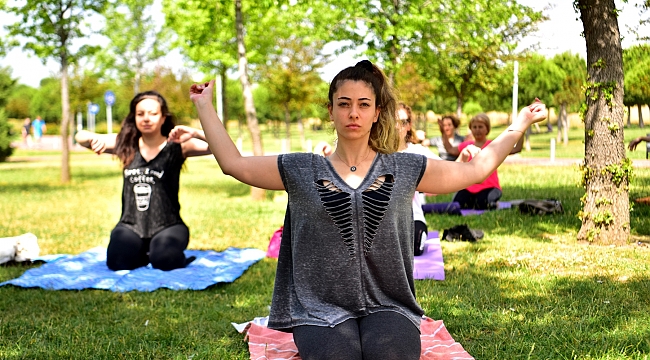Bornova’da yoga zamanı    Matını al, maskeni tak gel!.