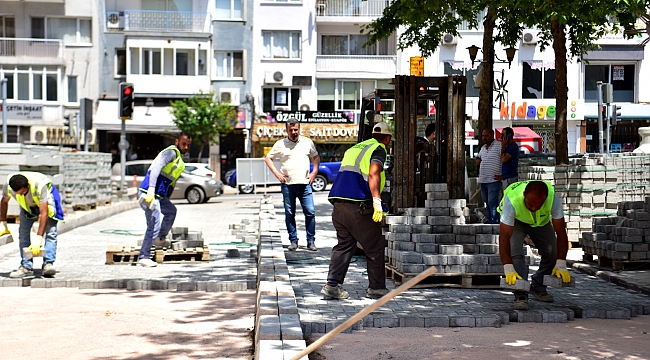 Bornova’da yol hamlesi    5 mahalleye 75 bin metrekare parke kilit taş.