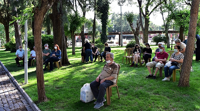 Bornova’nın çınarlarına moral konseri.