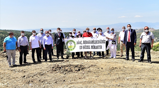 Daha yeşil Bornova    1.250 zeytin fidanı toprakla buluştu.