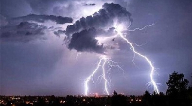 Meteoroloji binasına yıldırım düştü!.