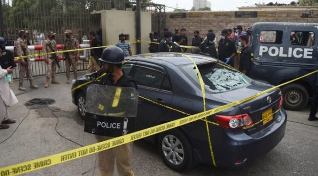 Pakistan Borsa Binasına Silahlı Saldırı