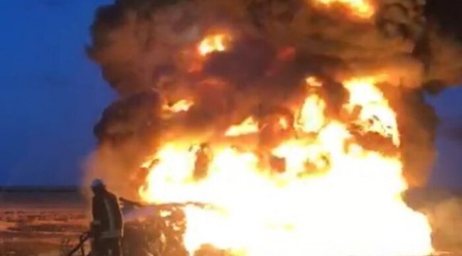 Sınırdaki anız yangını park halindeki aracı kül etti