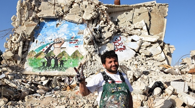 Suriyeli grafiti sanatçısı savaşın izlerini fırça darbeleriyle siliyor.