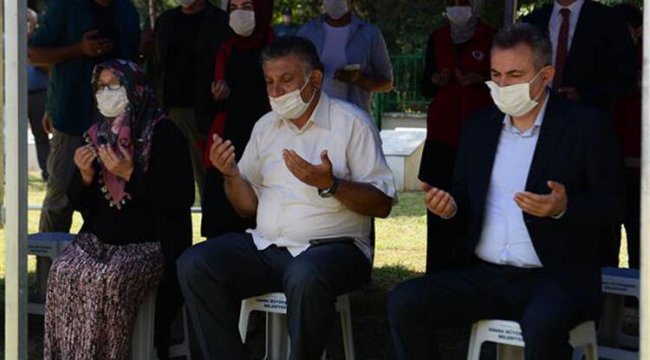 Adana’da 15 Temmuz şehitleri mezarları başında anıldı