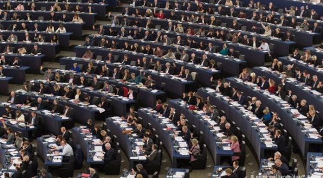 Avrupa Parlamentosu&#039;nda Türkiye&#039;ye ağır eleştiriler