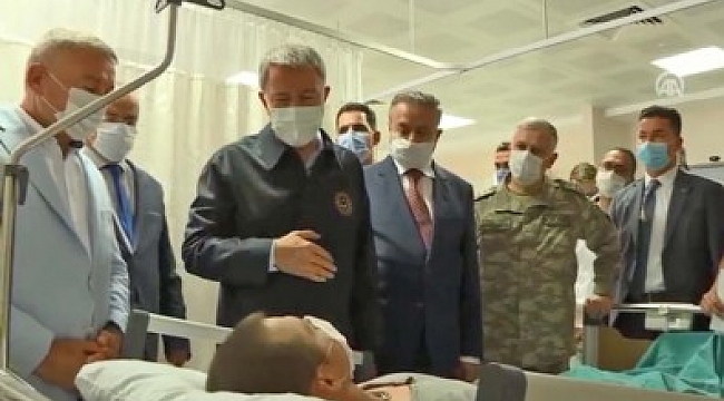 Bakan Akar olay yerinde! Otobüs kazası nasıl oldu?.