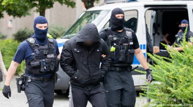 Berlin’de radikal İslamcılara polis baskını