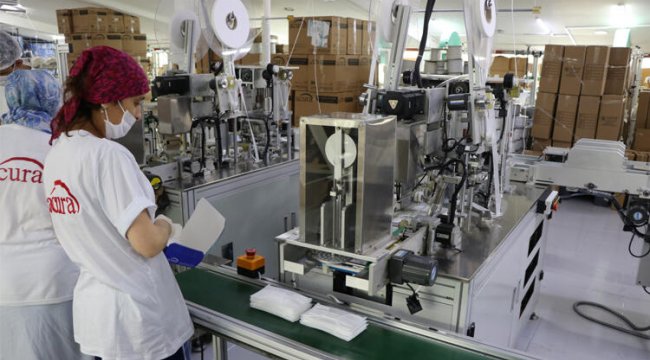 Ümraniye&#039;de bulunan fabrikada ultrasonik maske üretimi yapılıyor
