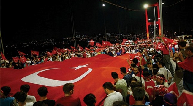 UNUTULMAYACAK FOTOĞRAFLARLA 15 TEMMUZ GECESİ.