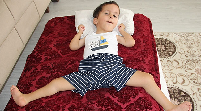 2 yaşındaki çocuğun hayata tutunması 300 bin liraya bağlı.