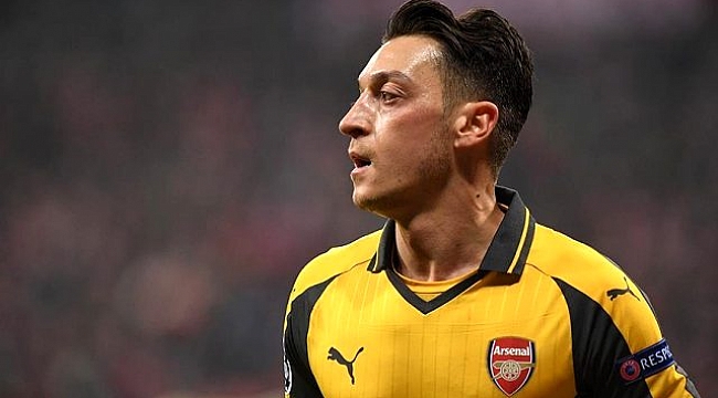 Al Nassr, Mesut Özil'e yıllık 20 milyon dolar maaş teklif etti.