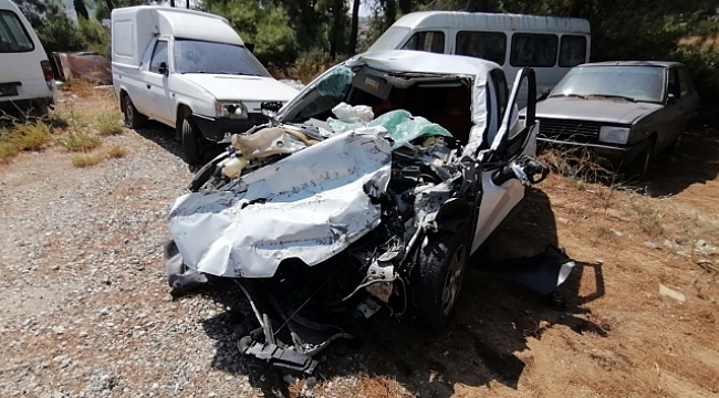 Antalya&#039;da intihar gibi kaza: 1&#039;i ağır 2 yaralı.