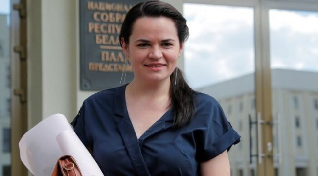 Belarus&#039;ta Seçimi Kaybeden Muhalif Tikhanouskaya Ülkeyi Terk Etti