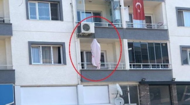 Bursa&#039;da dehşete düşüren görüntü! Evinin balkonunda kendini astı