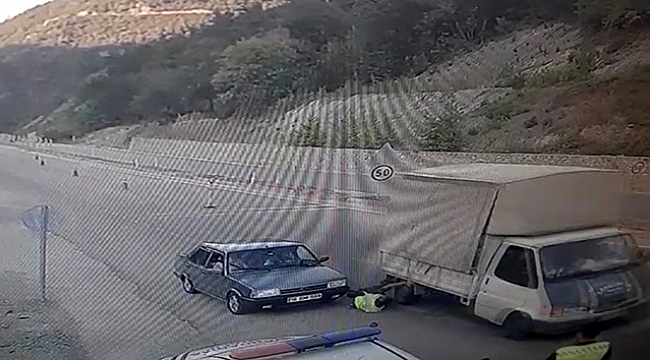 Dikkatsiz sürücü jandarmayı eziyordu.