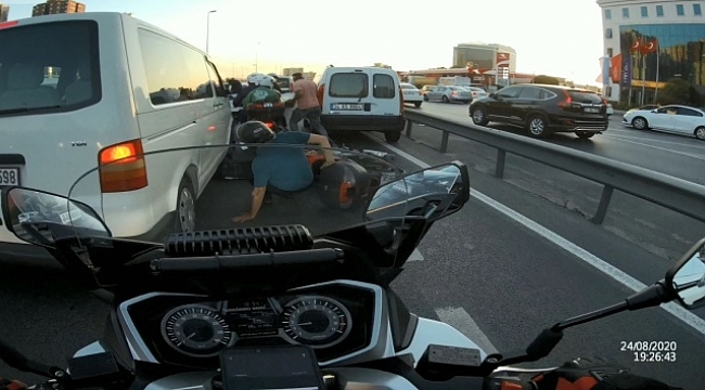 E-5 Karayolu&#039;nda motosikletliye çarpıp kaçan sürücü trafikte terör estirdi.