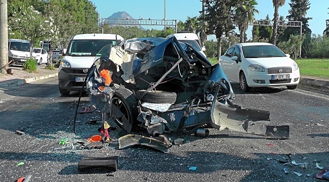 Freni patlayan otobüs kırmızı ışıkta bekleyen araçların arasına daldı.