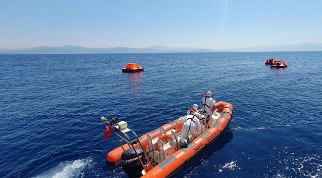 Kuşadası açıklarında 41 göçmen kurtarıldı.