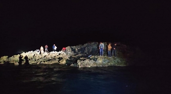 Kuşadası açıklarında yardım talebinde bulunan 8 göçmen kurtarıldı.