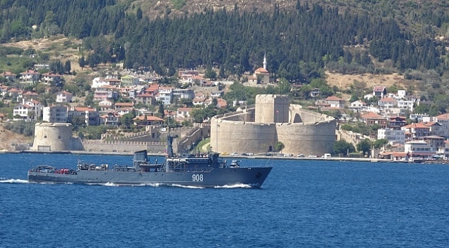 Rus savaş gemisi ‘Admiral Zakharin&#039; Çanakkale Boğazı&#039;ndan geçti.