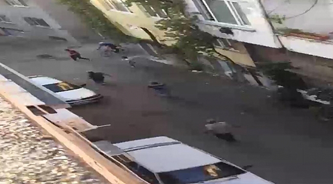 Sokakta top oynayan çocukları önce dövdü sonra bıçakla kovaladı.