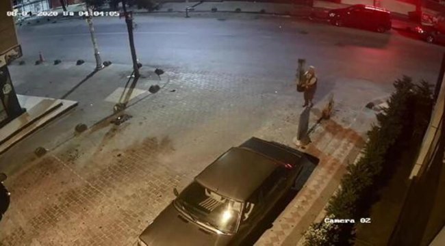 Sultangazi'de çam ağaçlarının saksılarıyla çalınma anları kamerada