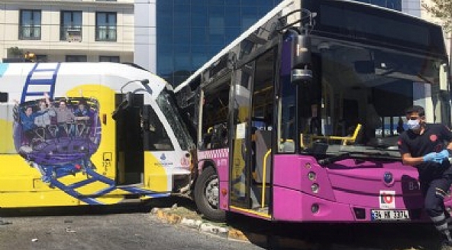 Tramvay halk otobüsüne çarptı!.