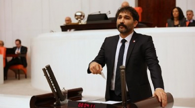 'Vatan haini' deyip Barış Atay'ı dövdüler.