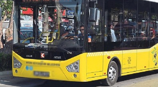 Yolcu otobüsü kapağı olmayan kanalizasyon çukuruna düştü!.
