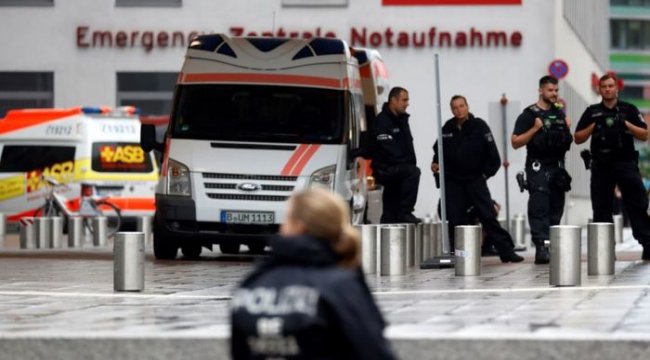 Zehirlendiği Öne Sürülen Alexi Navalny Tedavi İçin Berlin&#039;e Götürüldü