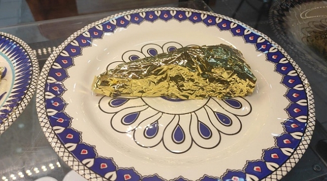 Altın kaplamalı baklava yaptı, dilimini 550 liradan satıyor.