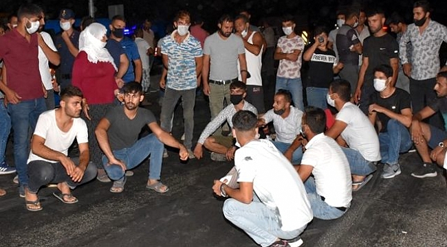 Aydın&#039;da trafik kazasında ölen kişinin yakınları yolu trafiğe kapattı.