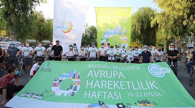 Bayraklı'da 'hareketlilik' başladı Başkan Sandal, mesaiye bisikletle geldi.