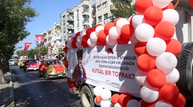 Buca'da renkli 9 Eylül korteji.