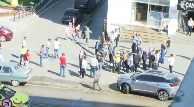 Erzurum'da trafik kazası yumruklu kavgaya dönüştü.