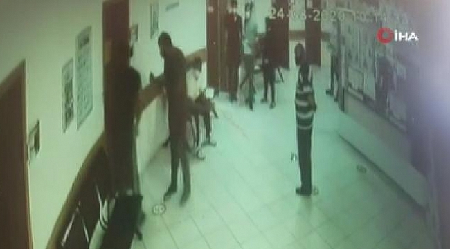 Hastanede dehşet anları, tartıştığı doktor kapıyı kapattı parmağı koptu.