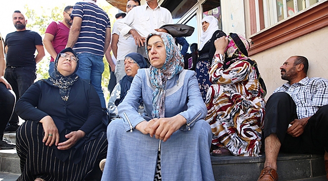 HDP ve PKK'ya karşı direnişe dönüşen evlat nöbeti İHA tarafından belgesele taşındı.