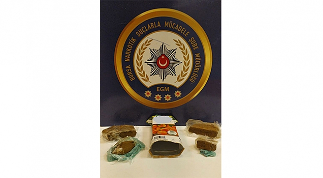 Meyve suyu kutusuna zulalanmış 600 gram esrar bulundu.