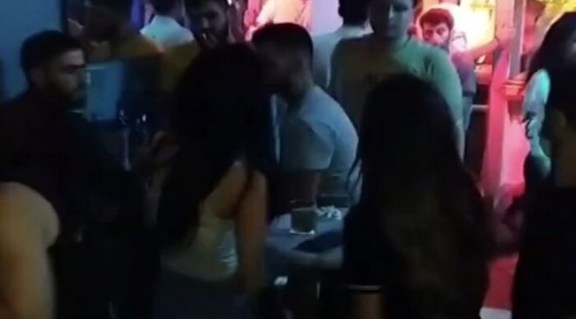 (Özel) Taksim’de salgına rağmen açılan gece kulüplerinde kuralsız eğlenceler kamerada