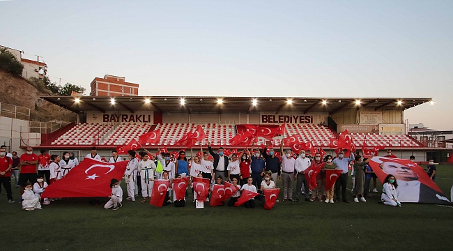 Spor kurslarına katılan çocuklar sertifika aldı.