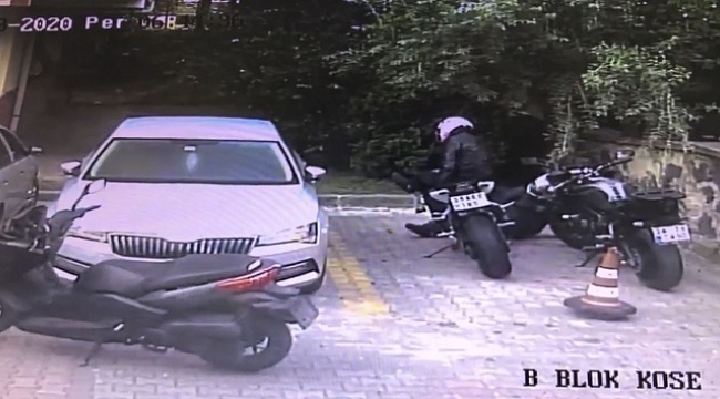 Vatandaşları canından bezdiren motosiklet hırsızları kamerada.