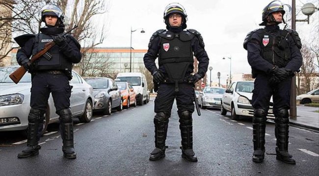 Fransa'da bıçaklı saldırgan dehşeti: Bir kişinin başını kesti