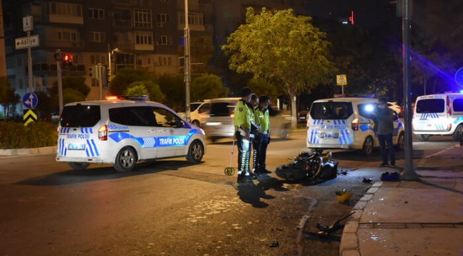 İzmir'de feci kaza: Motosiklet ikiye bölündü